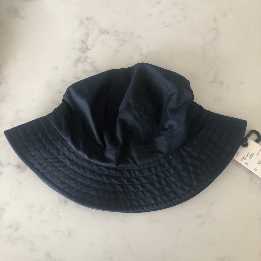 Uniqlo bucket hat